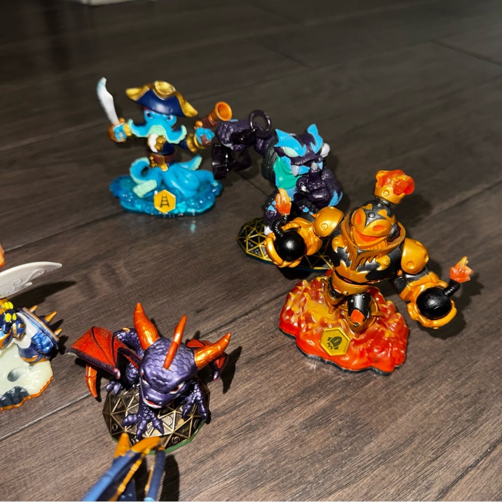 LOT OF SKYLANDERS Colorful Fantasy Creature Toy Set - Picture 6 of 8